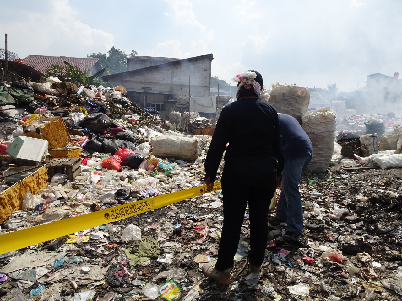Persoalan Sampah Kini Sangat Serius, Gakkum KLHK Segel Pembuangan Sampah Ilegal di Kota Tangerang.