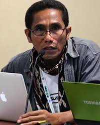 Koordinator Forum Masyarakat Adat Pesisir seluruh Indonesia (FORMAT-P), Bona Beding: Aneh, Kok Menteri Ngotot Hendak Ekspor Benih Lobster.