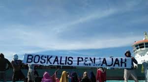 Nelayan, Mahasiswa dan Pers Ditangkapi, Aktivis Koalisi Masyarakat Sipil Kecam Aksi Brutal Polisi di Makassar. – Foto: Aksi Masyarakat Nelayan Makassar menolak PT Boskalis. (Net)