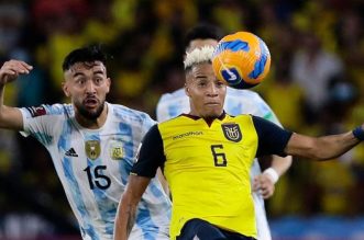 Gugatan Chile Atas Dugaan Pemain Ilegal Ditolak, Ekuador Tetap Tampil di Piala Dunia 2022 Qatar. - Foto: Byron Castillo (kanan) saat membela Ekuador.(Pool/AFP via Getty Images/Franklin Jcome)