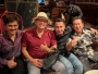 Foto: Pelaku Kontraktor bodong pakai SPK bodong, HT alias Herman Trisna, bersama Aktor Senior Roy Merten, Raffi Ahmad, dan Anwar Fuady.(Dok)