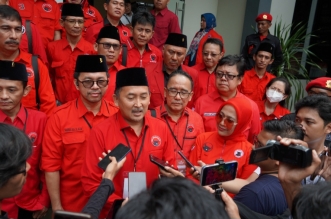 Foto: Ketua DPD PDI Perjuangan Banten, Ade Sumardi dan jajaran. (Dok)