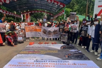 Foto: Aksi unjuk rasa paralel warga Dairi, Sumatera Utara bersama Sekretariat Bersama Tolak Tambang (Sekber Tolak Tambang) menolak PT Dairi Prima Mineral (PT DPM), di Jakarta, Rabu, 24 Agustus 2022.(Dok)