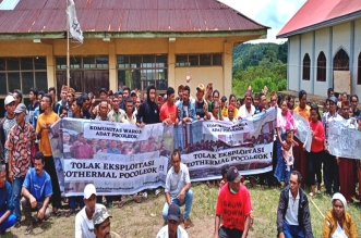 Foto: Masyarakat Adat Poco Leok, Nusa Tenggara Timur (NTT), yang terdiri dari Komunitas Masyarakat Adat Gendang Mucu, Mocok, Mori, Nderu, Cako, Ncamar, Rebak, Jong, Tere, dan Lungar menolak Proyek Geothermal. (Net)