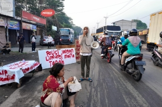 Aksi Orasi Aktivis dan Warga di Lokasi, pada Senin (13/11/2023). (Dok)